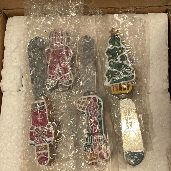 Vintage Gingerbread House Pate Set, 4 Decorative knives Sit in House - Picture 12 of 12